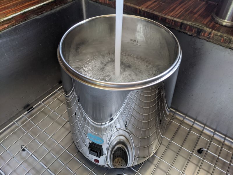 Filling a water distiller boiling chamber with water