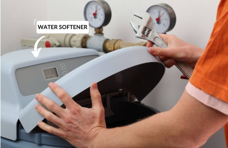 Fixing salt mushing in a water softener system