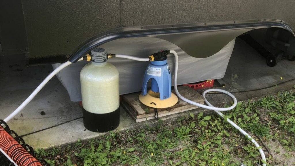 Portable apartment water softener