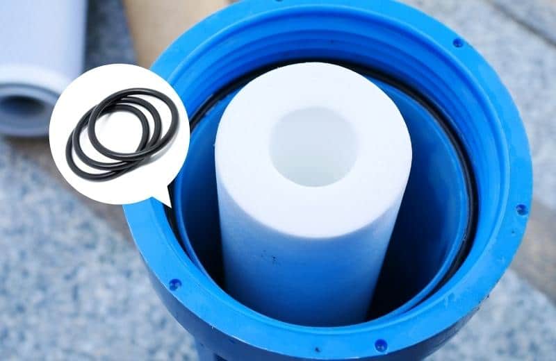 Rubber-o-rings in water filter housing