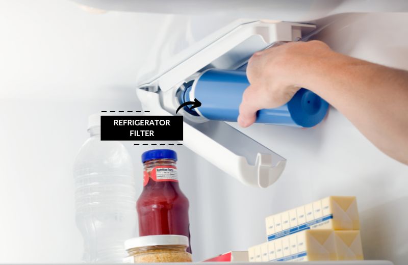 Cleaning a refrigerator filter