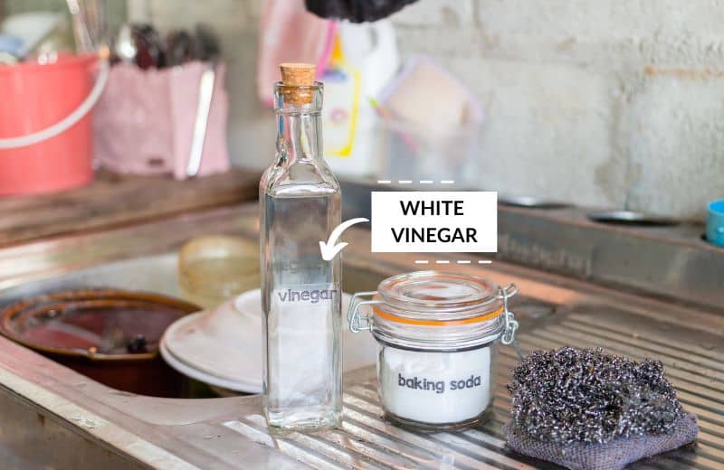 White vinegar for cleaning hard water