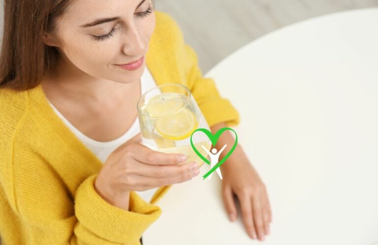 4 Refreshing Benefits of Lemon Water (from a Dietician)