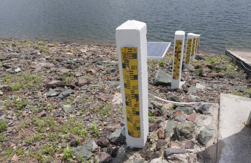 Water level lowering in a river