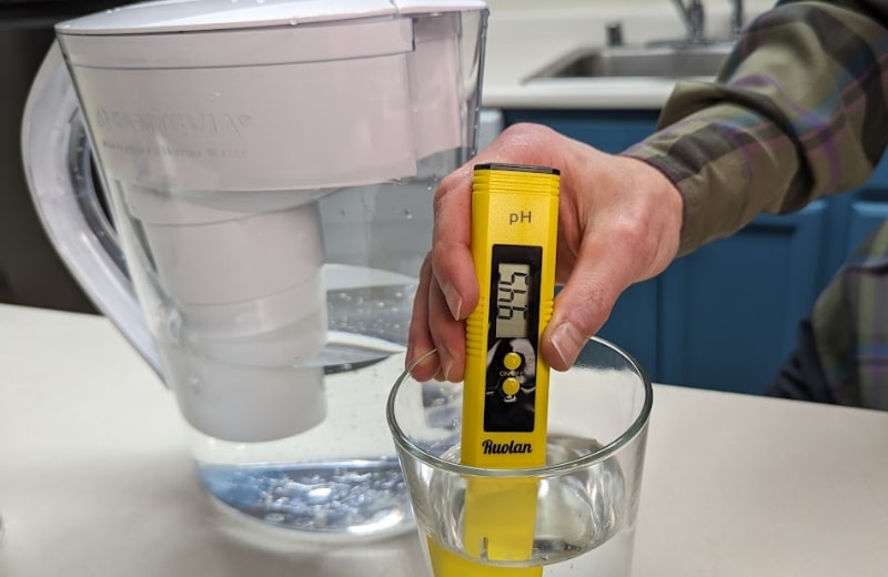 Testing the pH level of water after filtration with Santevia MINA Alkaline Pitcher