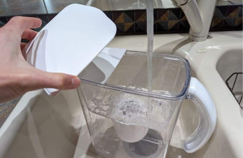 Removable top of the clearly filtered pitcher