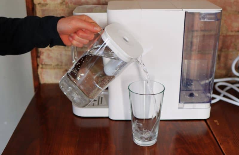 Sans Ro Pitcher pouring water into a glass