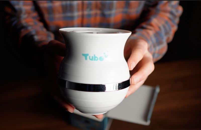 Tubo bath filter design Hand holding the tubo bath filter upclose