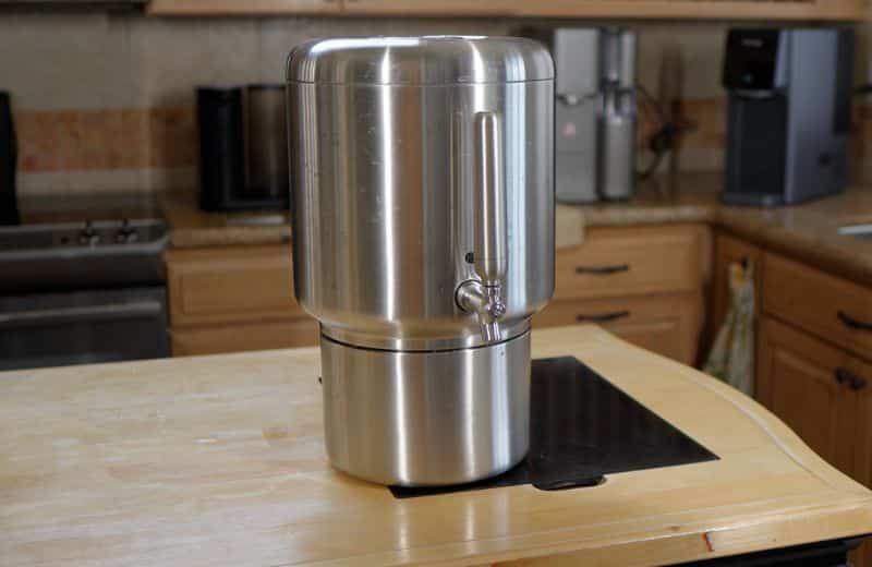 Rorra Countertop Filter Rorra Countertop displayed on top of a kitchen countertop