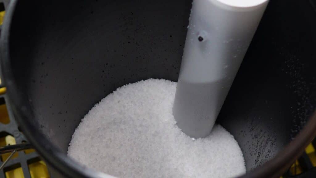 Kind water softener s 650 salt in brine tank Kind water softener s-650 salt in brine tank